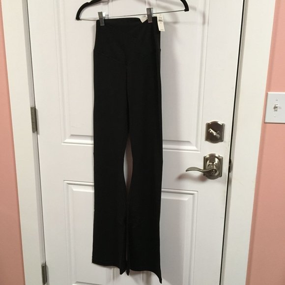 NWT OFFLINE By Aerie Real Me High Waisted Crossover Flare Legging Black Size Med - Picture 4 of 12